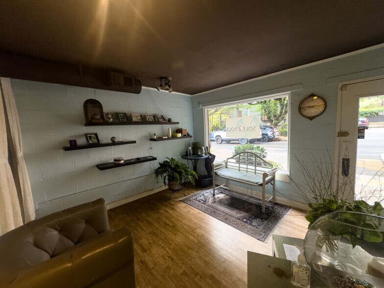 More Photos Of 2113-2115 NW Northrup St, Portland Storefront For Sale
