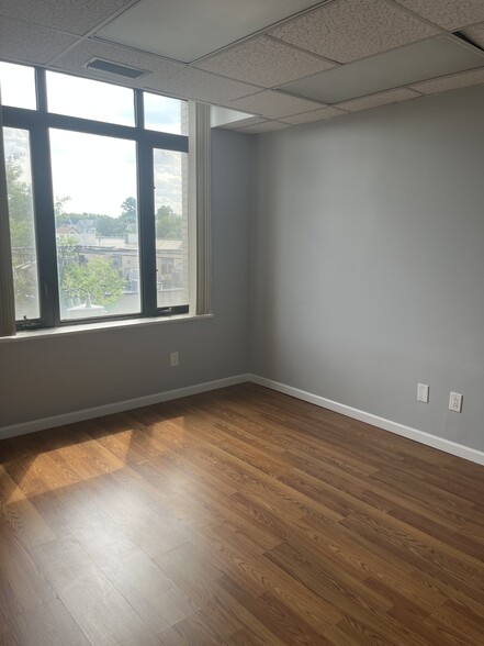 More Photos Of 219 Westchester Ave, Port Chester Office For Lease