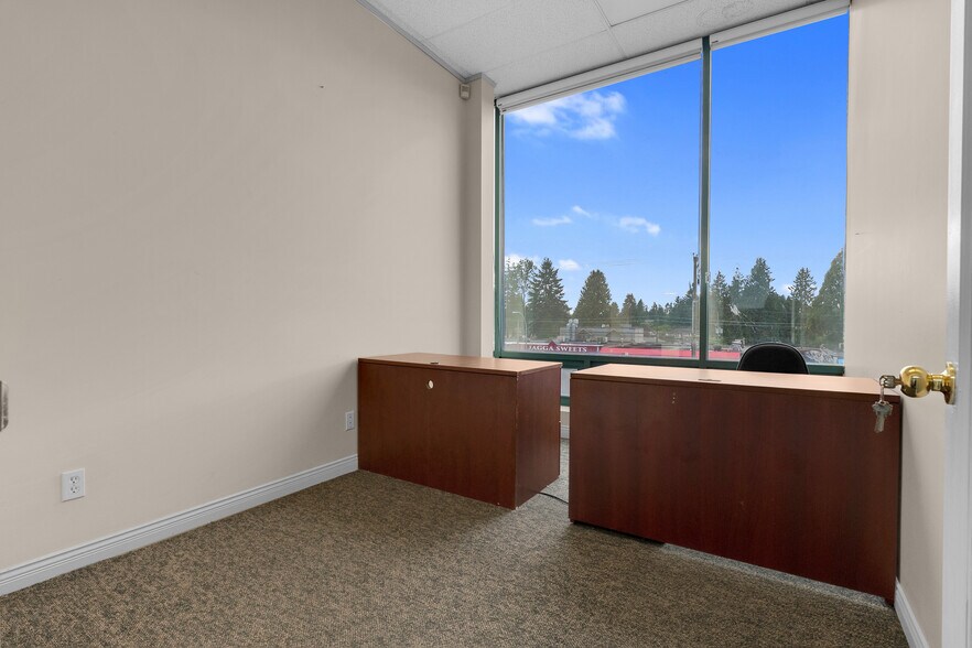 More Photos Of 9288 120 St, Surrey Storefront Retail Office For Lease