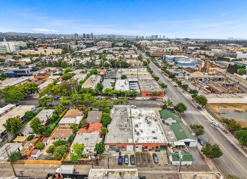 More Photos Of 1548-1550 18th St, Santa Monica Office For Sale