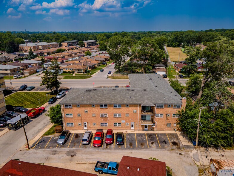 More Photos Of 1025 W Vermont Ave, Calumet Park Apartments For Sale