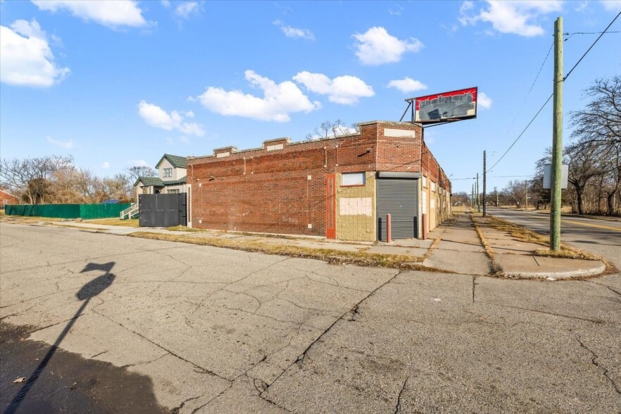 More Photos Of 12501 Chalmers St, Detroit General Retail For Sale