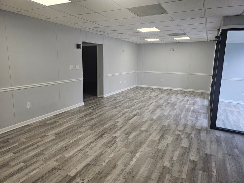 More Photos Of 3111 Hanover Rd, Johnson City Light Manufacturing For Lease