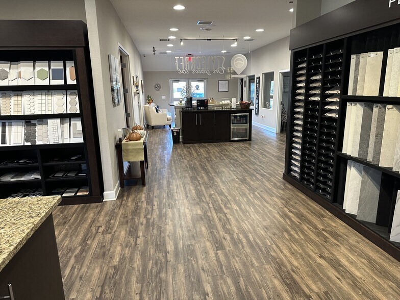 More Photos Of 5155 W Davis St, Conroe Office For Sale