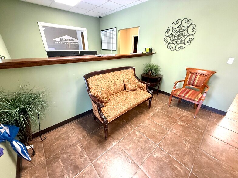 More Photos Of 12760 Lorraine Rd, Biloxi General Retail For Lease