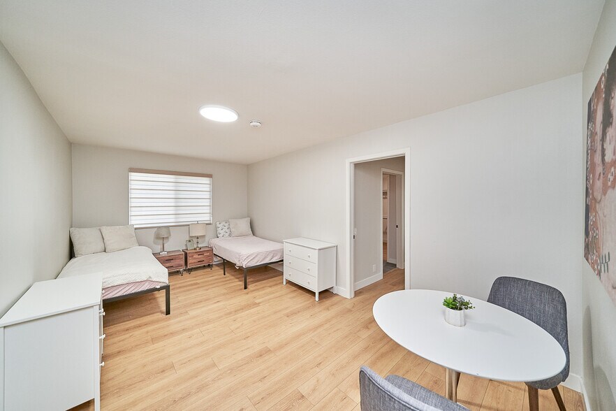 More Photos Of 618 Juniper Ave, Fullerton Assisted Living For Sale