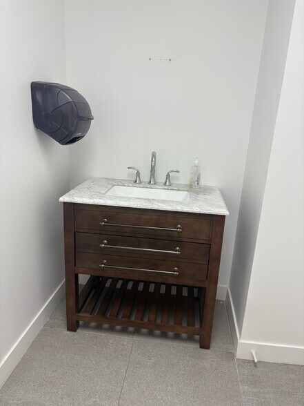 More Photos Of 1480 St Jarry E, Montréal General Retail For Lease