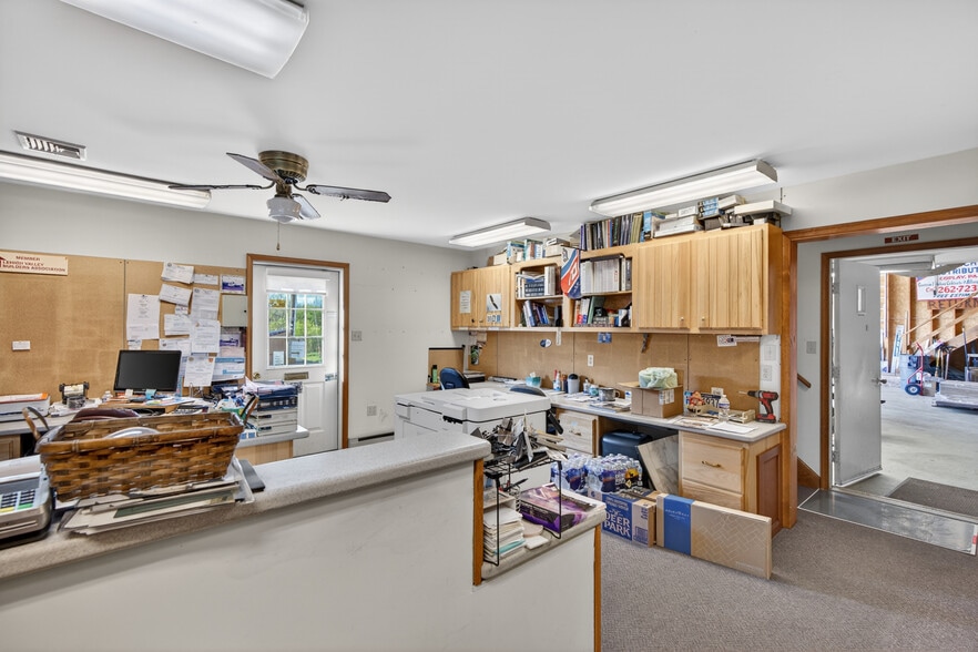 More Photos Of 5585 MacArthur Rd, Whitehall Showroom For Sale