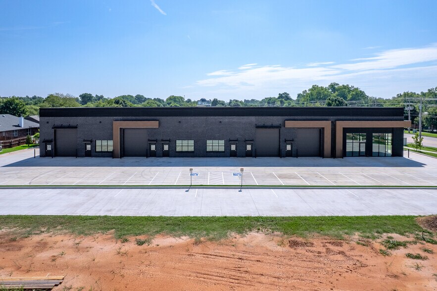 More Photos Of 4701 W Main St, Norman Office For Sale