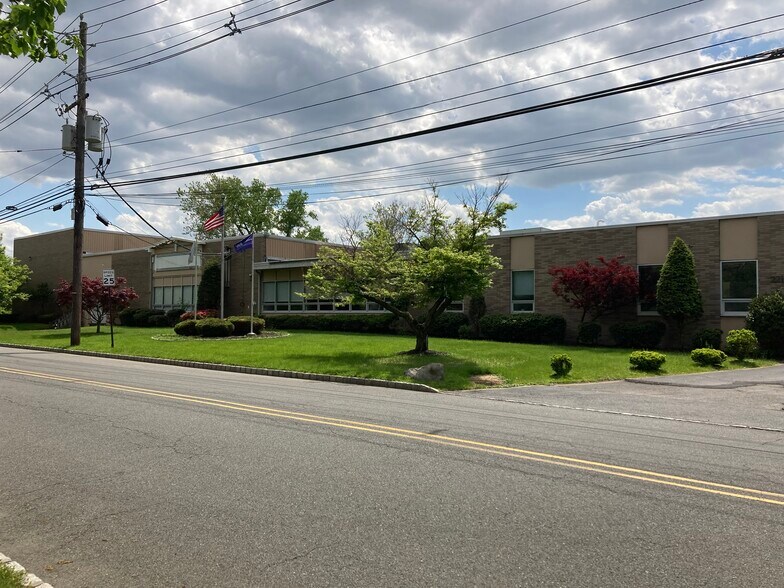 Primary Photo Of 221 S 31st St, Kenilworth Warehouse For Lease