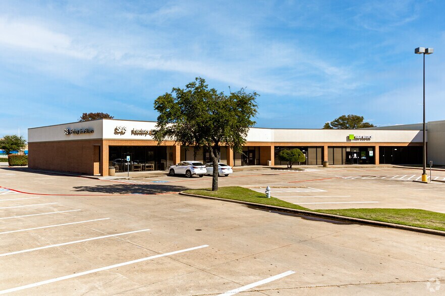More Photos Of 6801-7049 Ridgmar Meadow Rd, Fort Worth Unknown For Lease