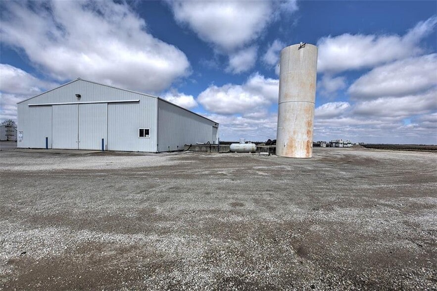 More Photos Of 1601 IL-128, Bethany Industrial For Sale