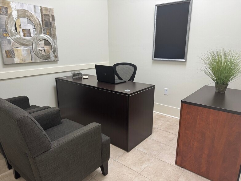 More Photos Of 18070 S Tamiami Trl, Fort Myers Coworking Space