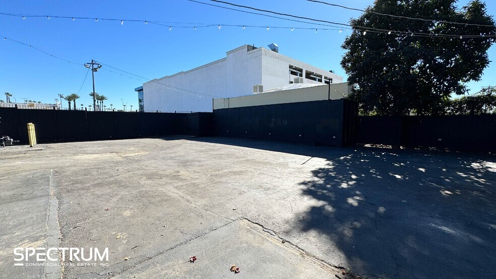 More Photos Of 14532 Blythe St, Van Nuys Manufacturing For Lease