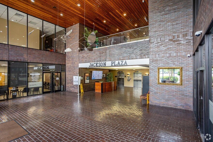 More Photos Of 800 Oak Ridge Tpke, Oak Ridge Medical For Lease