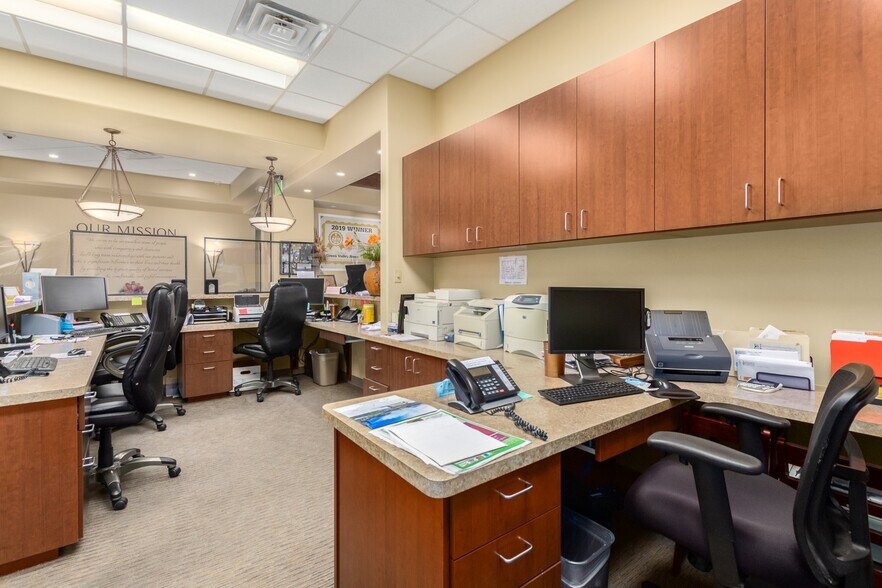 More Photos Of 261 W Duval Rd, Green Valley Medical For Sale