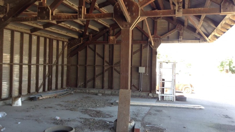 More Photos Of 1611 S Airport Way, Stockton Specialty For Lease