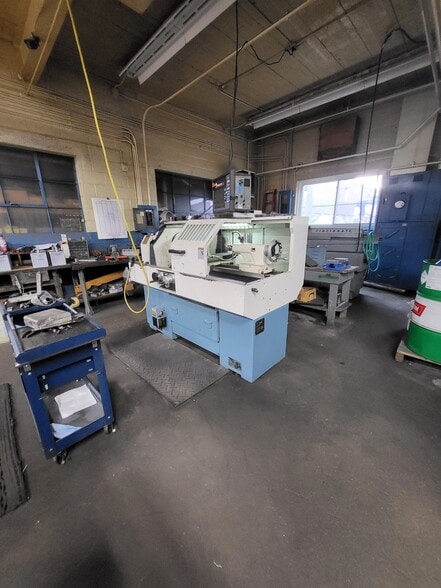 More Photos Of 15321 W Eleven Mile Rd, Oak Park Manufacturing For Sale