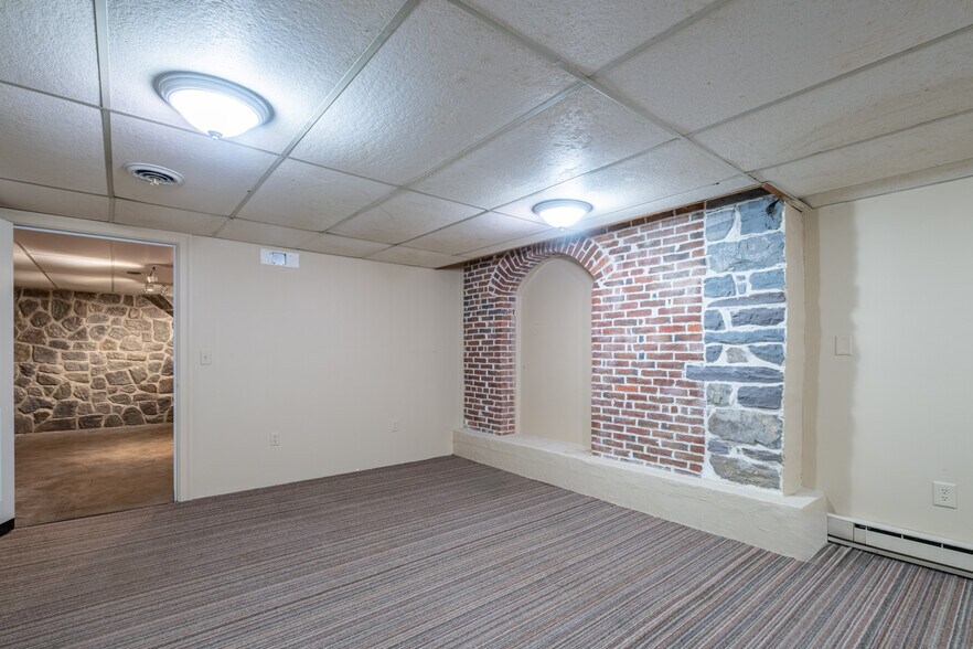 More Photos Of 28 N Market St, Selinsgrove Storefront Retail Residential For Lease