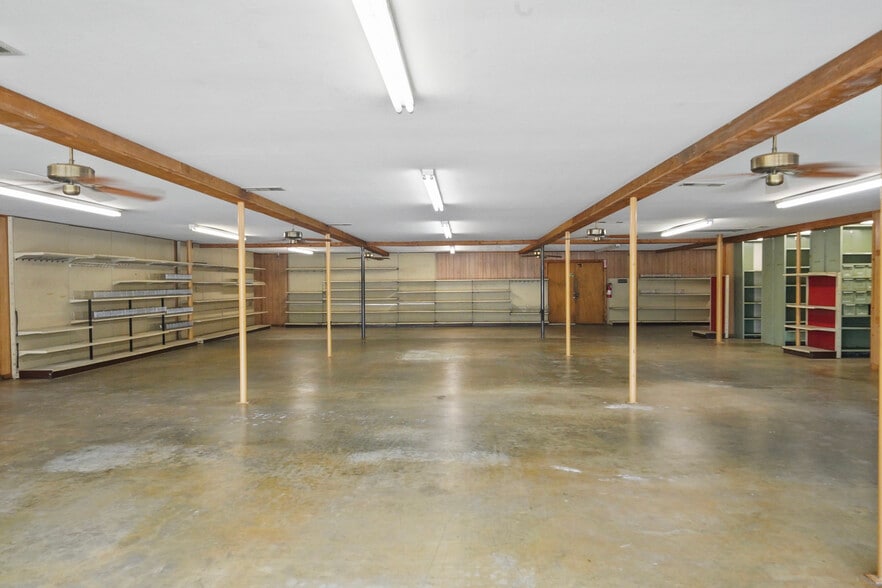 More Photos Of 213 FM 1314, Conroe Manufacturing For Lease