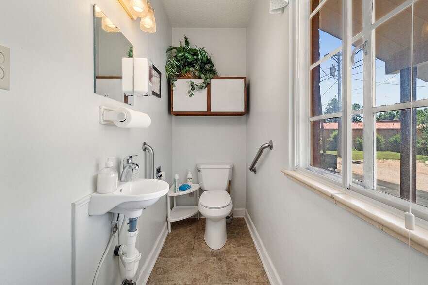 More Photos Of 2927 W Pikes Peak Ave, Colorado Springs Religious Facility For Sale