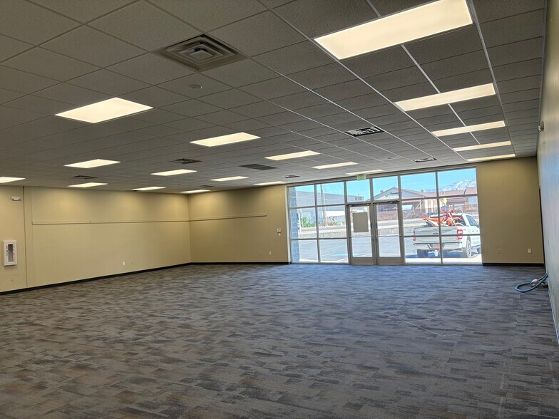 More Photos Of 1351-1355 W 800 N, Orem Showroom For Lease