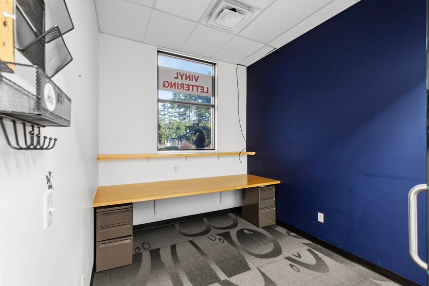 More Photos Of 11105 Steele St S, Tacoma Flex For Lease