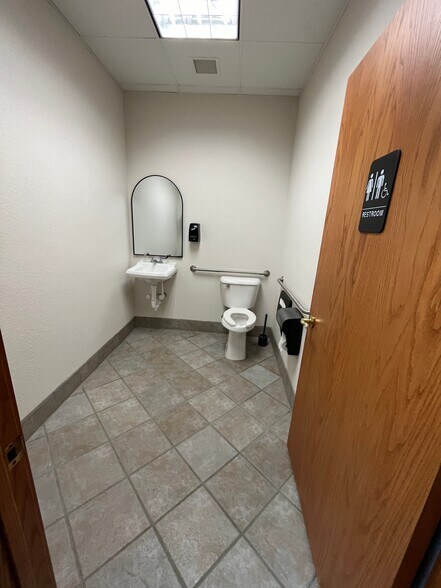 More Photos Of 6100 W Bluemound Rd, Wauwatosa Storefront Retail Residential For Lease