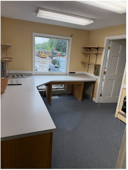 More Photos Of 67R Village St, Marblehead Industrial For Lease