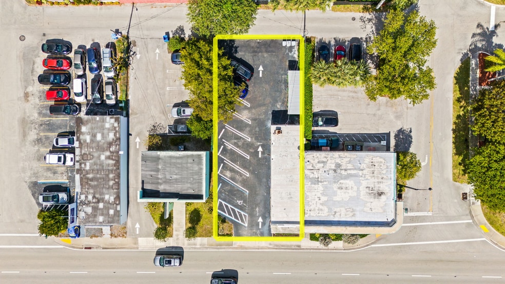 More Photos Of 1649 E Sample Rd, Pompano Beach Storefront For Lease