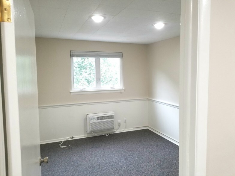 More Photos Of 7311 Highland St, Springfield Warehouse For Lease