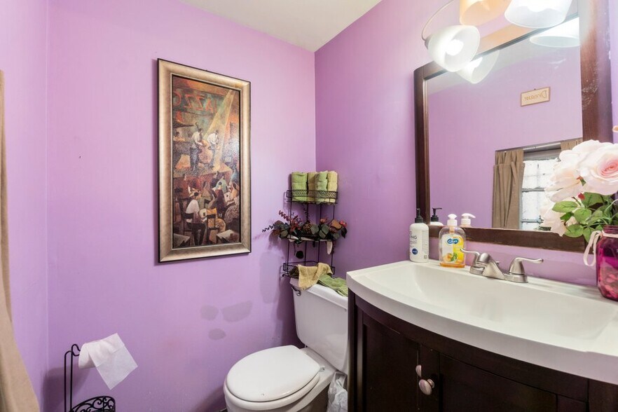 More Photos Of 519-521 N Charles St, Baltimore Office For Sale