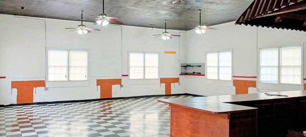 More Photos Of 5105 Melrose Ave NW, Roanoke Freestanding For Sale