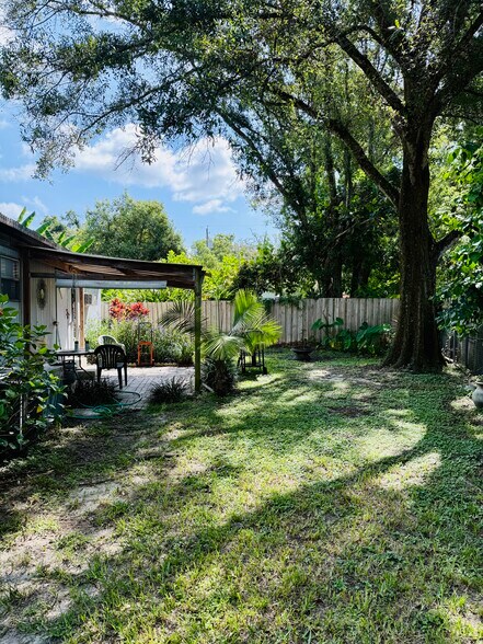 More Photos Of 10116 Lake Ave, Tampa Manufactured Housing Mobile Home Park For Sale