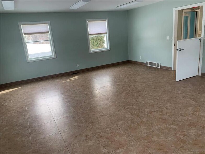 More Photos Of 1212 Bay Rd, Lake George Freestanding For Lease