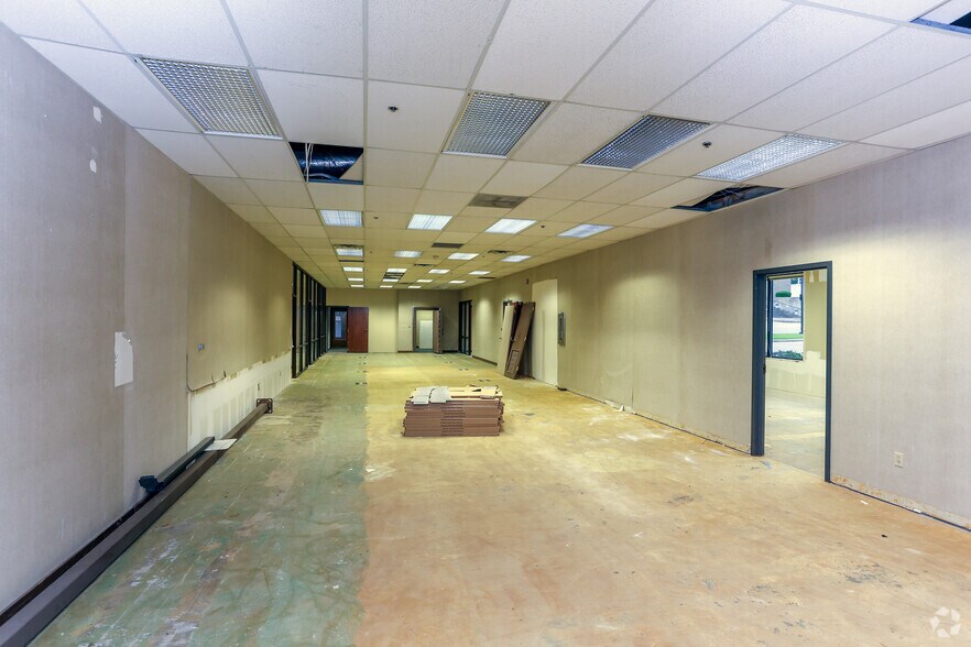 More Photos Of 3301 Golden Rd, Tyler Office For Lease