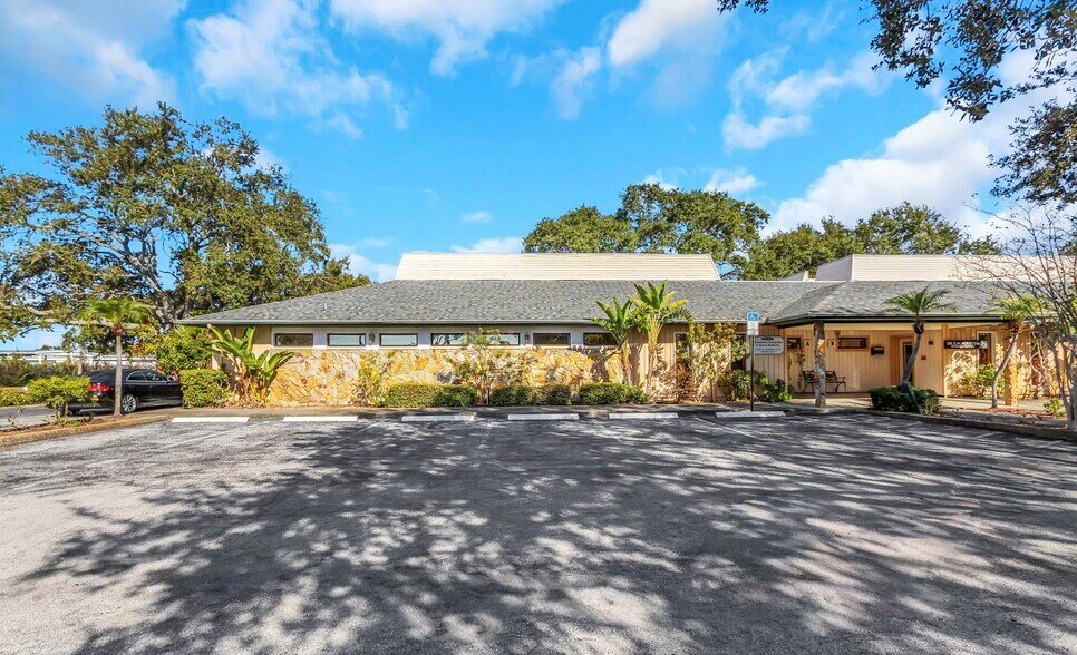 More Photos Of 701 N Hercules Ave, Clearwater Medical For Sale