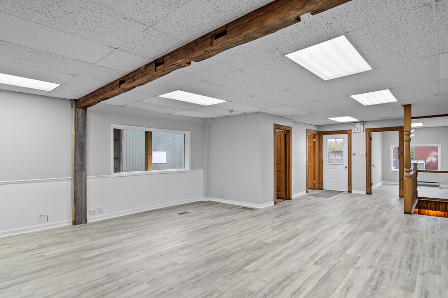 More Photos Of 58 Dundas St E, Napanee Storefront For Sale