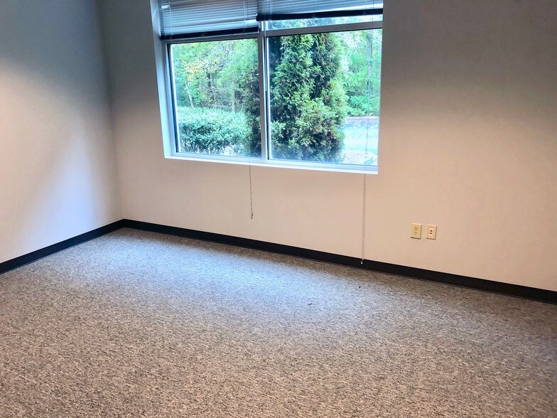 More Photos Of 2125 Barrett Park Dr NW, Kennesaw Office For Lease