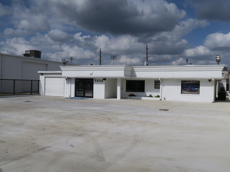 More Photos Of 5638 Star Ln, Houston Auto Dealership For Lease