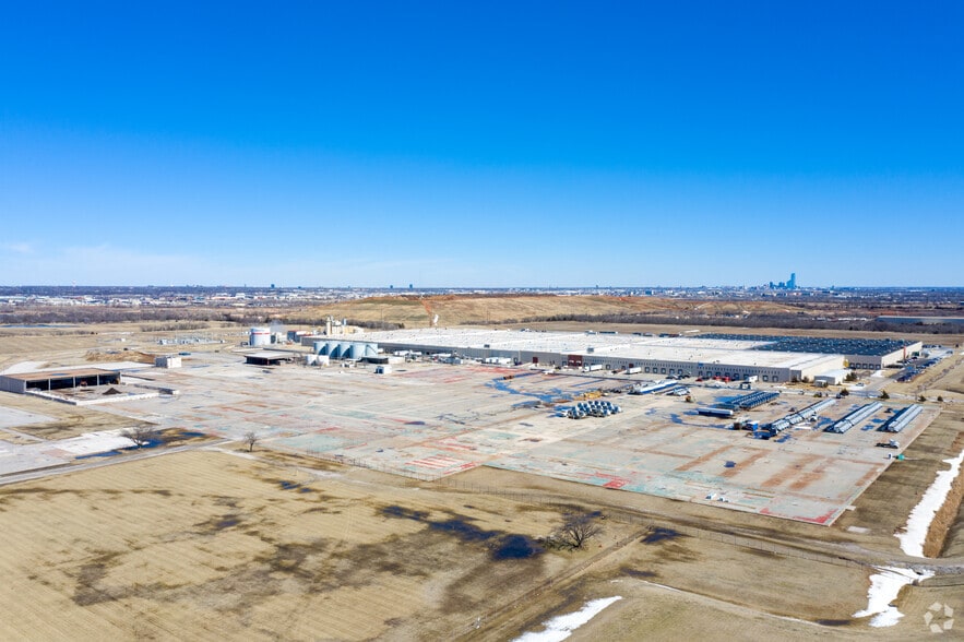 More Photos Of 7501 SW 29th St, Oklahoma City Distribution For Lease