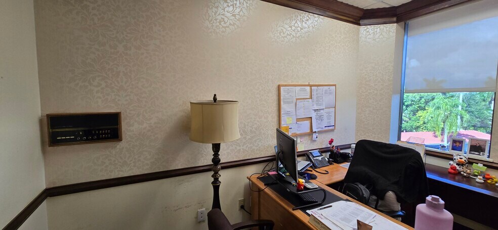 More Photos Of 2375 Tamiami Trl N, Naples Loft Creative Space For Sale