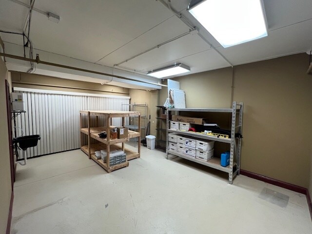 More Photos Of 707 Ridgeview Dr, McHenry Flex For Sale