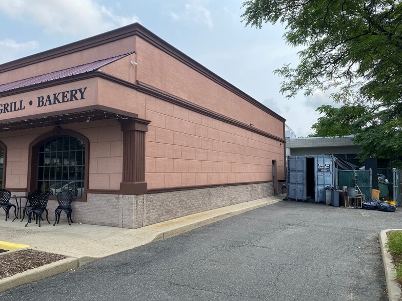 More Photos Of 1161-1165 Old Country Rd, Plainview Unknown For Lease