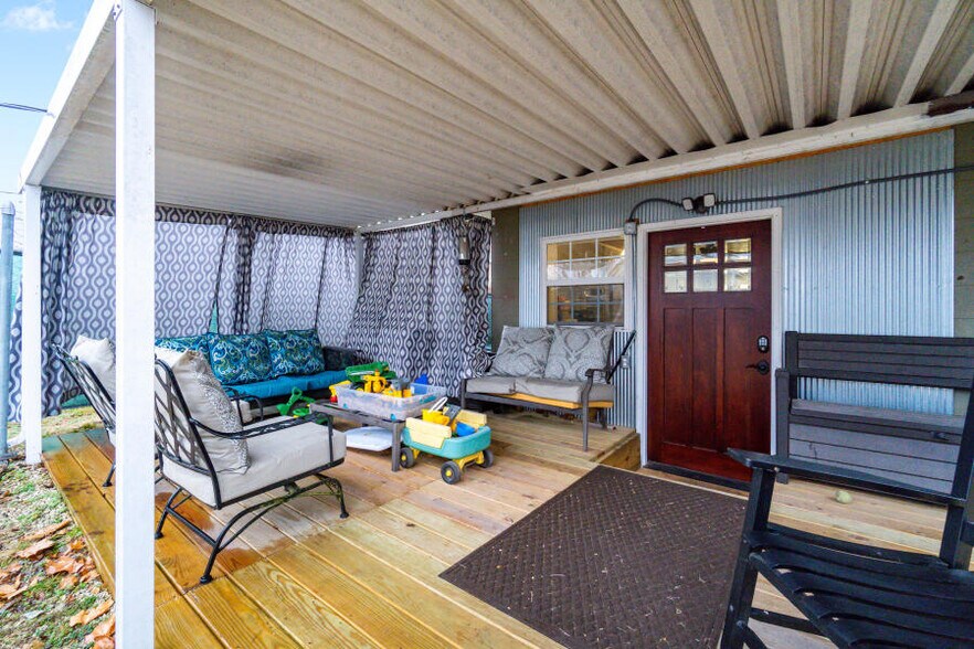 More Photos Of 2127-2129 W College St, Springfield Loft Creative Space For Sale