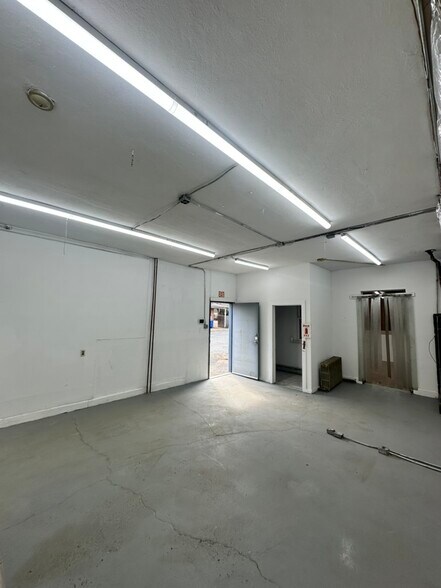 More Photos Of 328 High St, Burlington Storefront Retail Residential For Lease