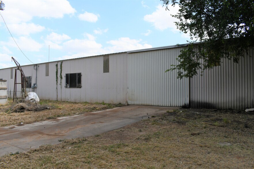 More Photos Of 1737 Hwy 81, Pearsall Warehouse For Sale
