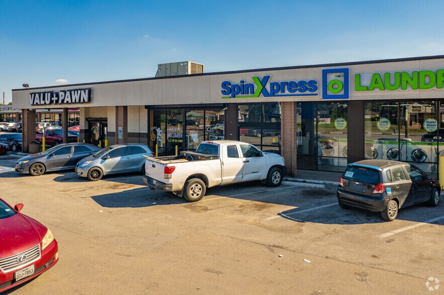 More Photos Of 910-940 E Tidwell Rd, Houston Unknown For Lease