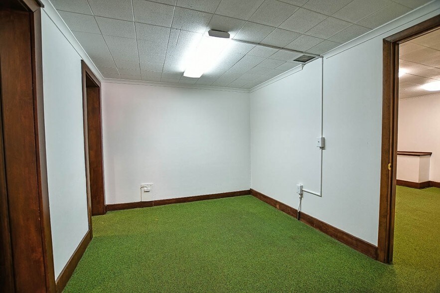 More Photos Of 1100 E South Grand Ave, Springfield Office For Sale