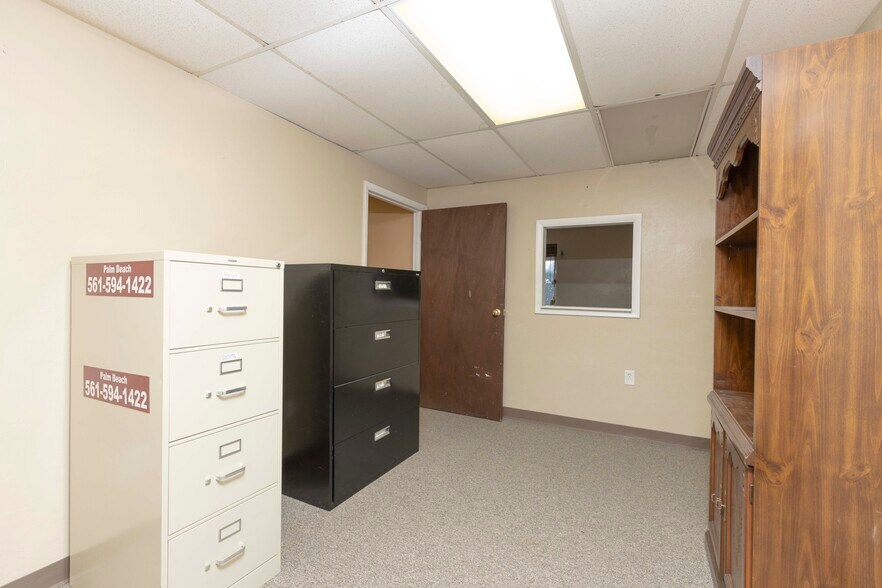 More Photos Of 1203 SE 9th Ter, Cape Coral Light Distribution For Lease